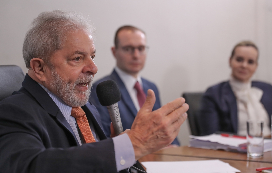 Em carta, Lula diz que Moro 'saiu do armário' ao aceitar 