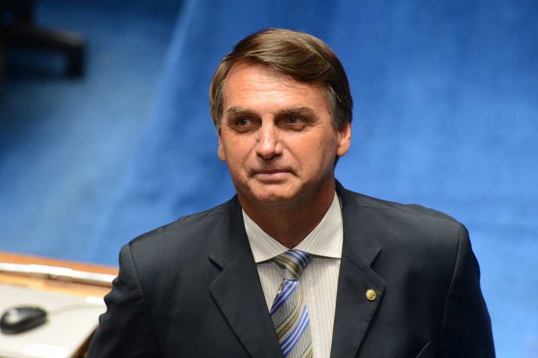 'De mim nunca foi laranja', diz Bolsonaro sobre Queiroz 