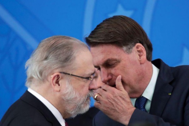 https://www.jb.com.br/_midias/jpg/2020/05/25/627x418/1_aras_e_bolsonaro-536736.jpg